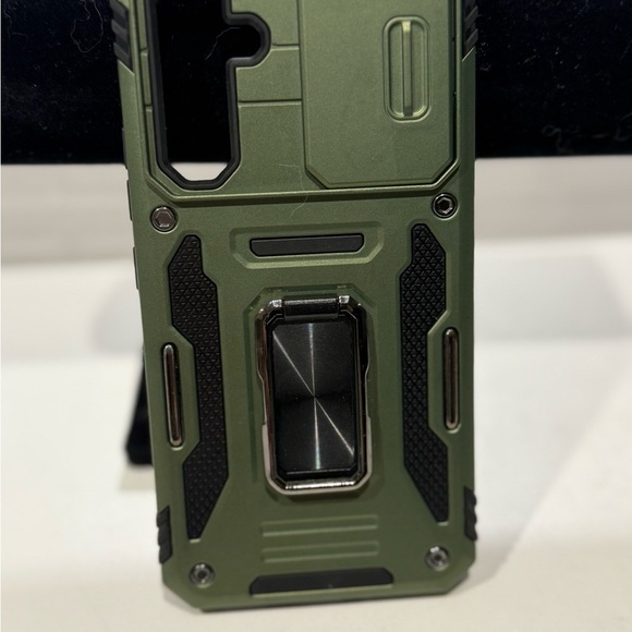 Military-Grade Green Phone Case with Kickstand - Picture 1 of 4